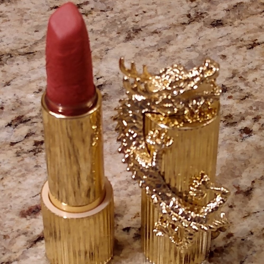 Palace Identity Gilt-Gold Dragon Velvet Lipstick M05
